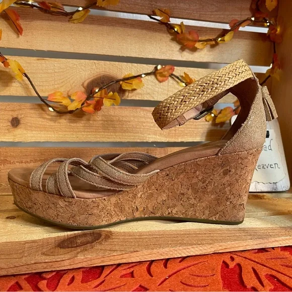 UGG Cork Wedges Size 8 - Picture 6 of 12